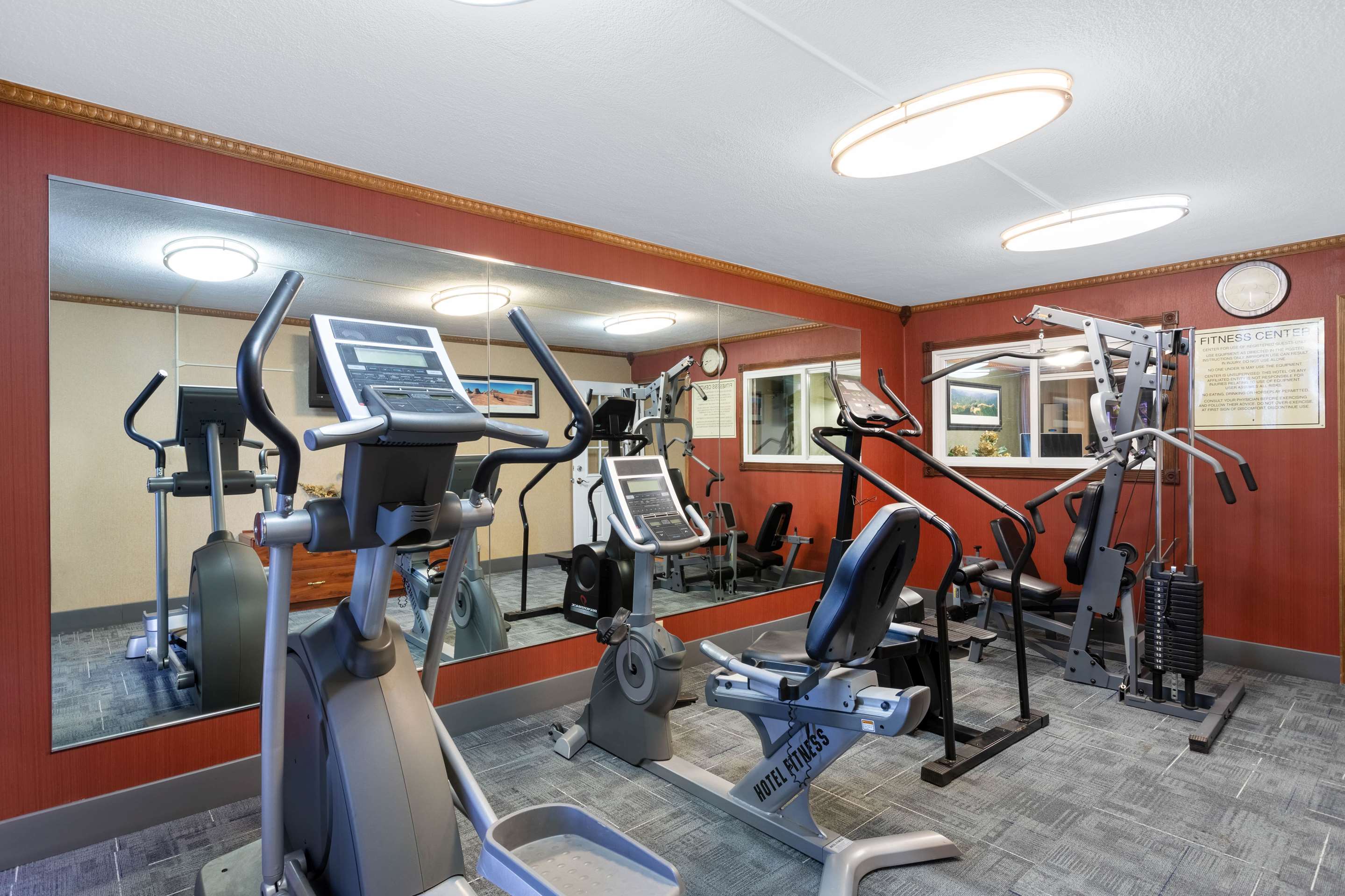 Health club fitness center gym | Howard Johnson by Wyndham Gillette