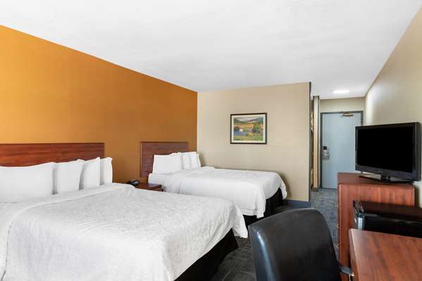  - Howard Johnson Inn Gillette - I-90, Exit 128
