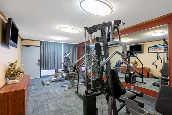 Fitness/ Exercise Room - Howard Johnson Inn Gillette - I-90, Exit 128