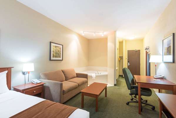  - Super 8 Hotel Windsor