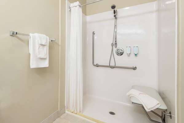  - Super 8 Hotel Windsor