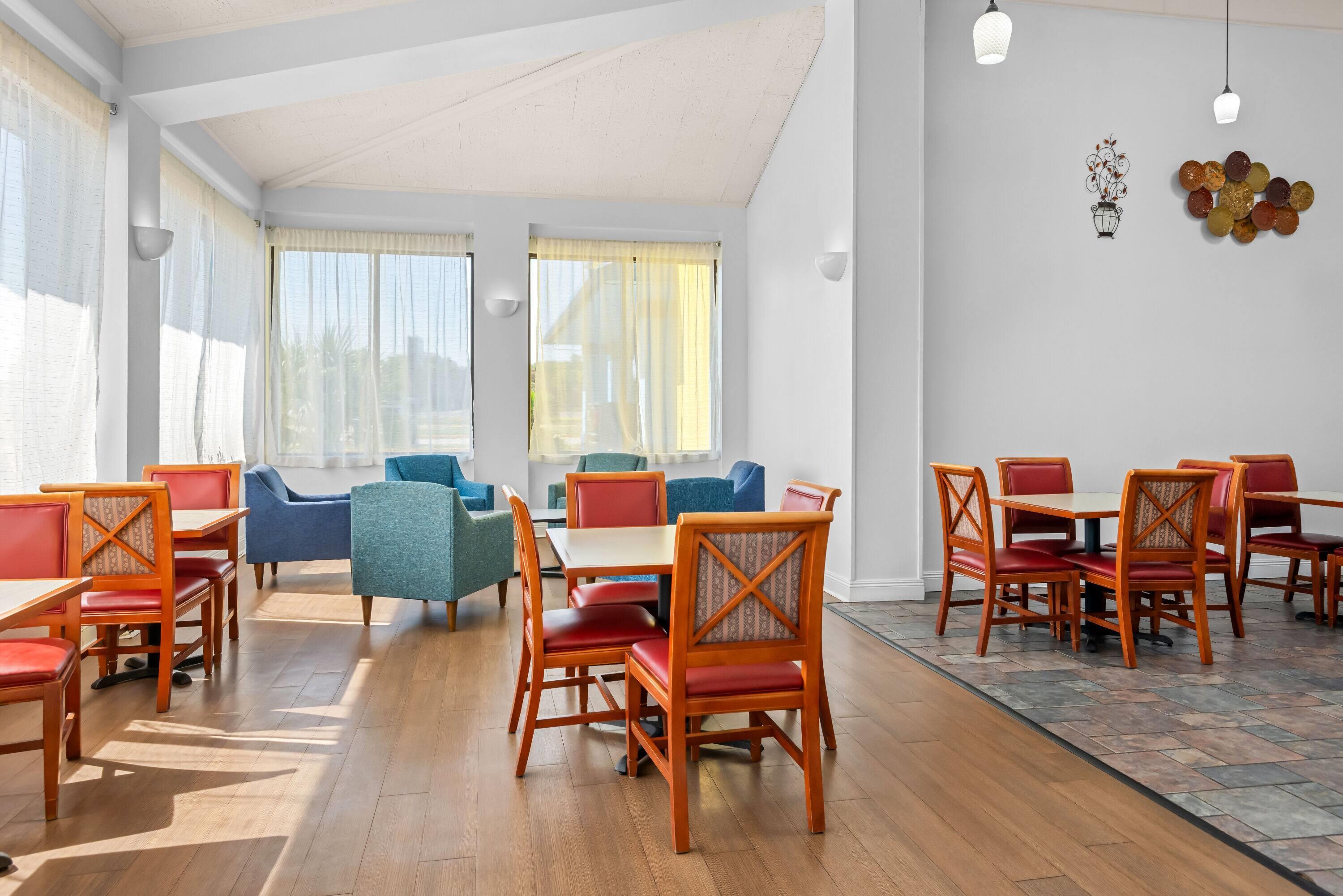 Breakfast Area | Days Inn by Wyndham Lafayette Near Lafayette Airport