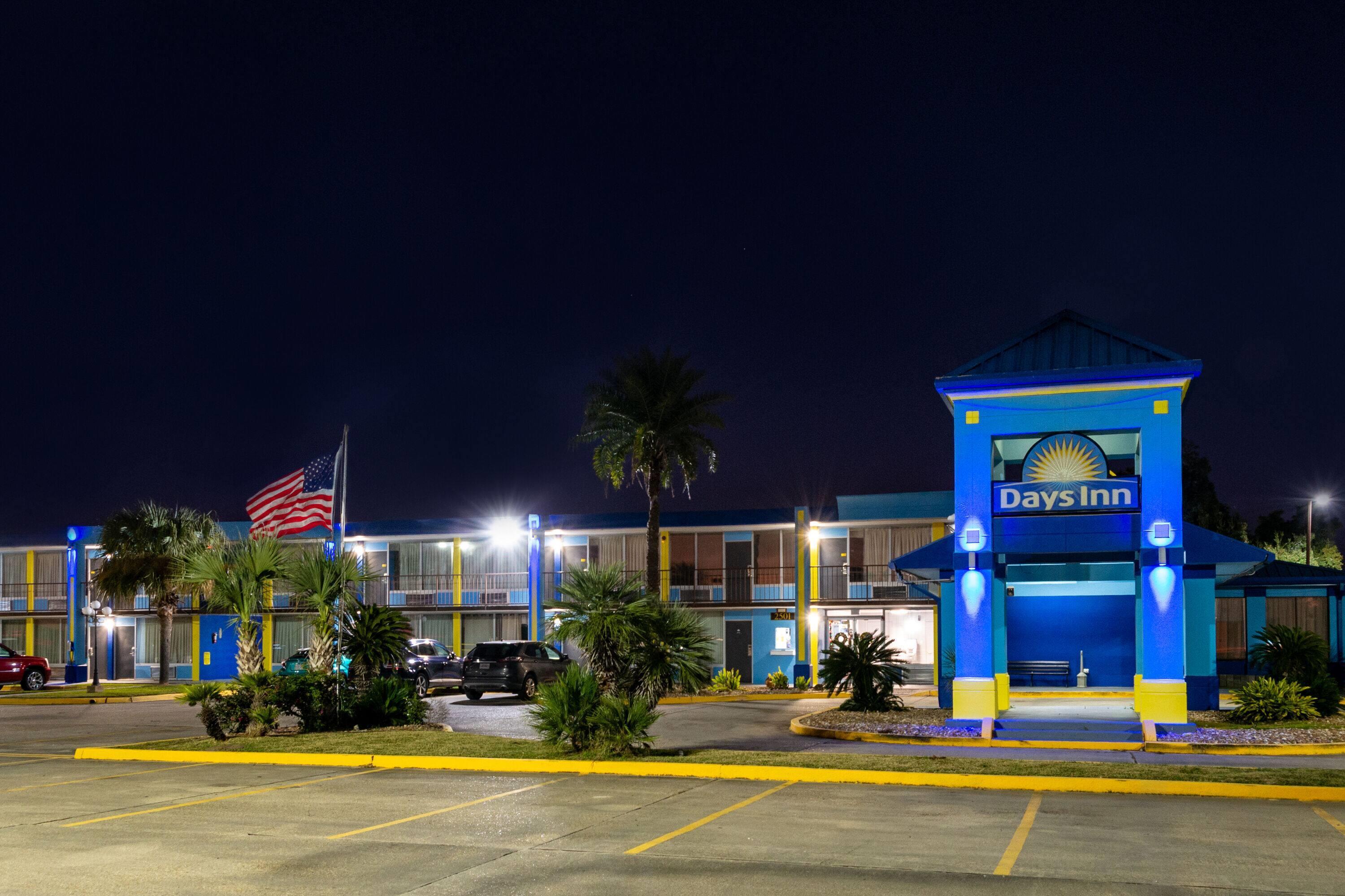 Exterior | Days Inn by Wyndham Lafayette Near Lafayette Airport