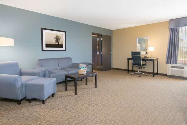 Suite - Wyndham Garden Hotel Texarkana - I-30, Exit 223