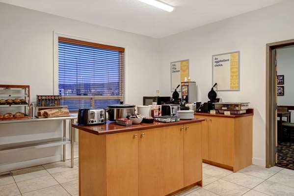 Restaurant - Days Inn Dawson Creek