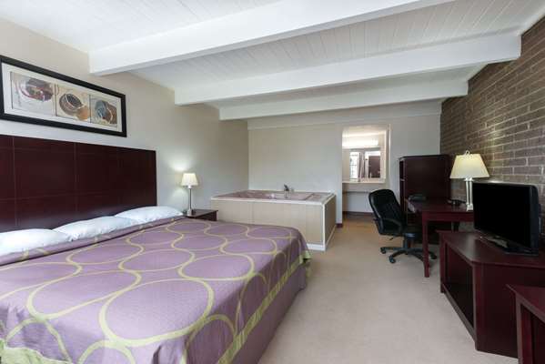 Suite - Super 8 Hotel Beaver Falls - I-76, Exit 13