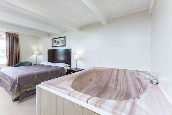 Suite - Super 8 Hotel Beaver Falls - I-76, Exit 13