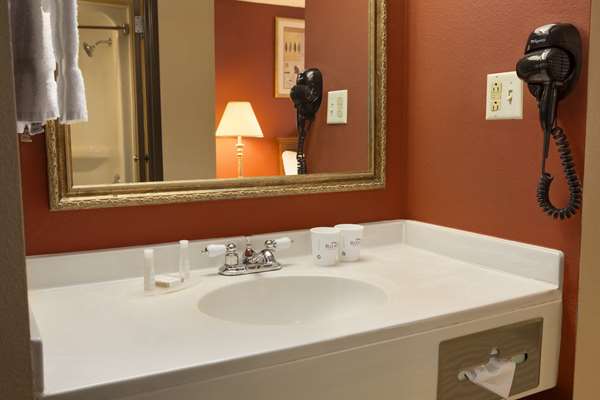  - Baymont Inn & Suites Airport Oklahoma City - I-40, Exit 145