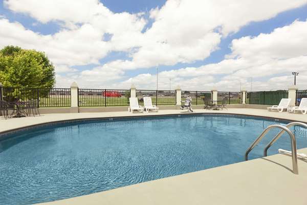 Pool - Baymont Inn & Suites Airport Oklahoma City - I-40, Exit 145