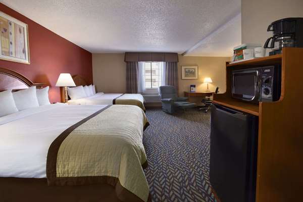 Suite - Baymont Inn & Suites Airport Oklahoma City - I-40, Exit 145