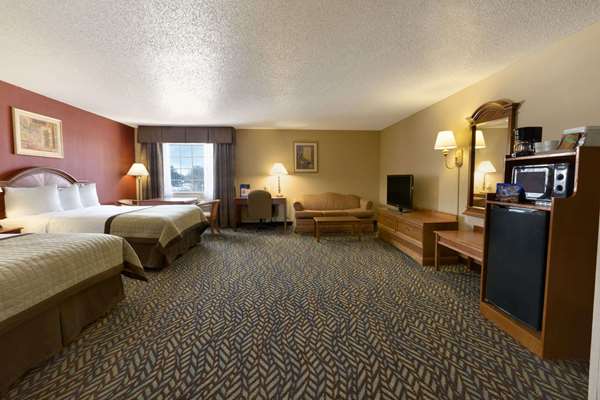 Suite - Baymont Inn & Suites Airport Oklahoma City - I-40, Exit 145