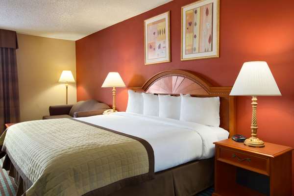  - Baymont Inn & Suites Airport Oklahoma City - I-40, Exit 145