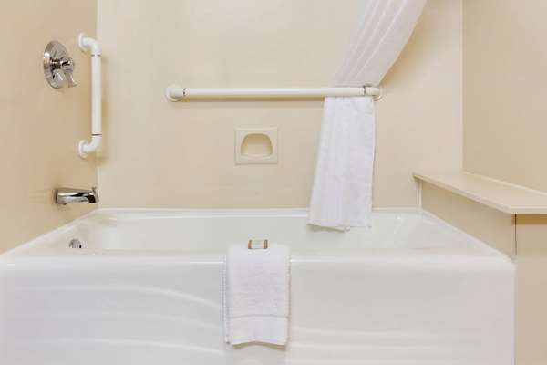  - Baymont Inn & Suites Airport Oklahoma City - I-40, Exit 145