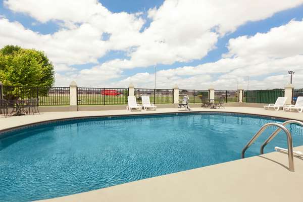 Pool - Baymont Inn & Suites Airport Oklahoma City - I-40, Exit 145