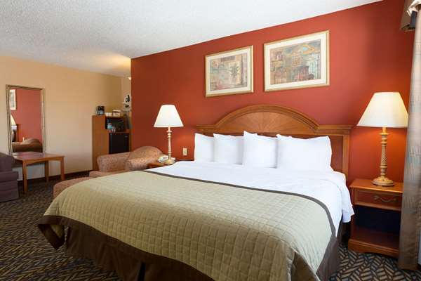 Suite - Baymont Inn & Suites Airport Oklahoma City - I-40, Exit 145
