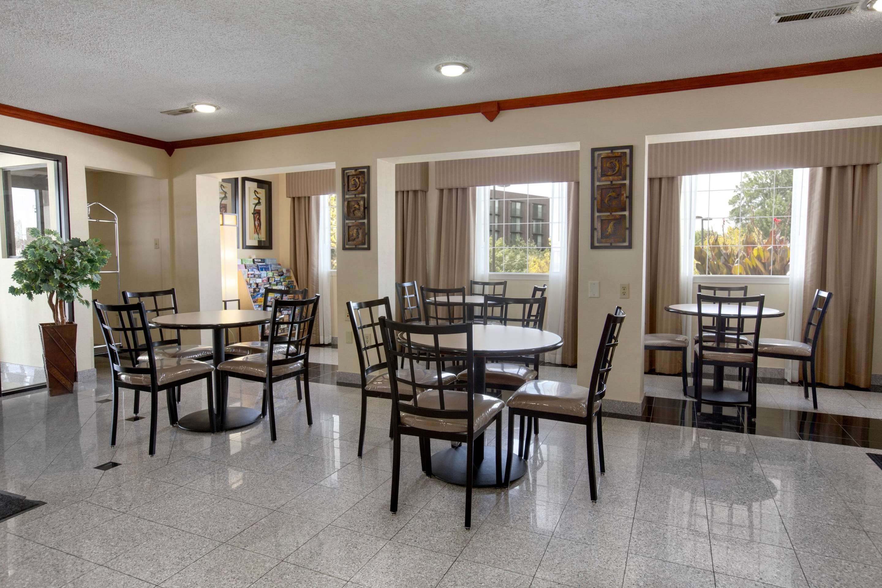 Lobby | Baymont by Wyndham Oklahoma City Airport
