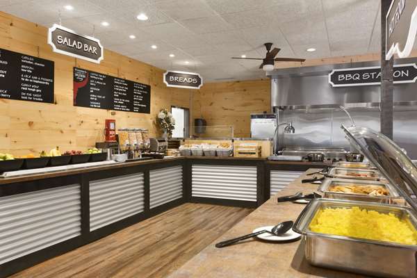 Restaurant - Days Inn Fallsview Casino Niagara Falls