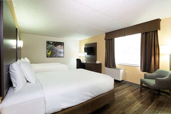  - Days Inn Fallsview Casino Niagara Falls