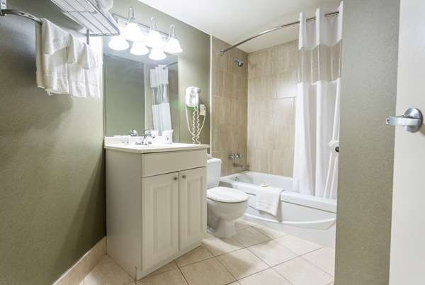 Suite - Days Inn Fallsview Casino Niagara Falls