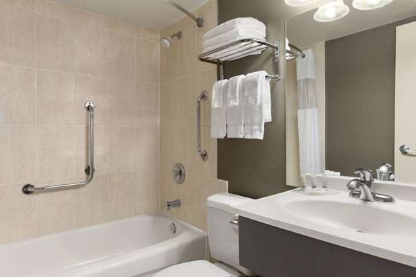  - Days Inn Fallsview Casino Niagara Falls