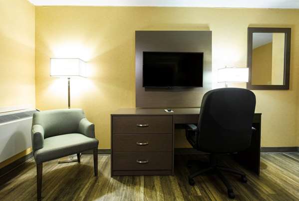  - Days Inn Fallsview Casino Niagara Falls