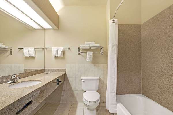  - Super 8 Hotel Greenspoint Houston