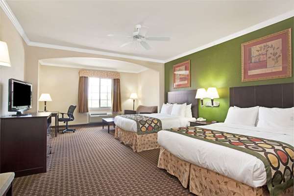 Suite - Super 8 Hotel Greenspoint Houston