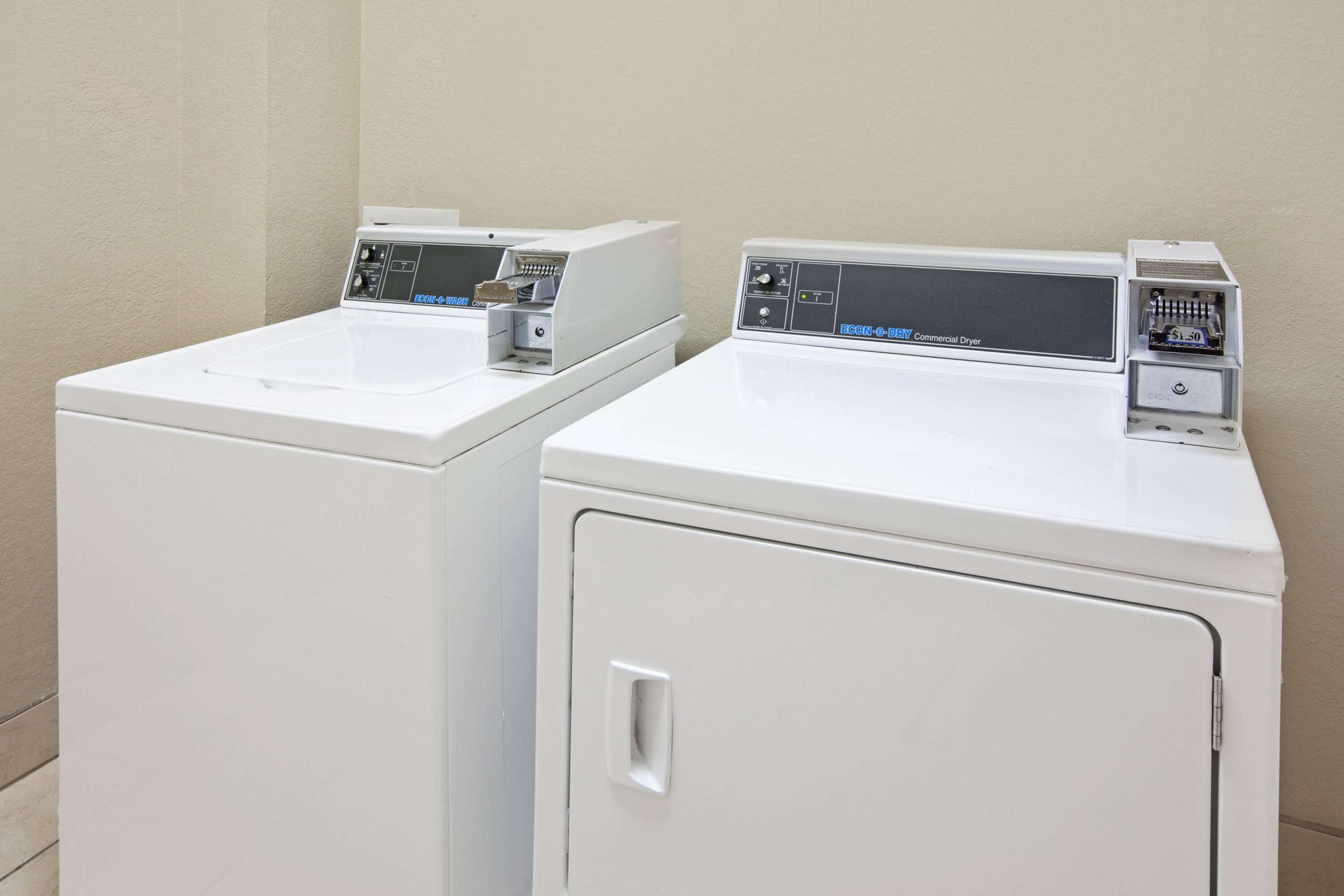 Laundry | Super 8 by Wyndham IAH West/Greenspoint