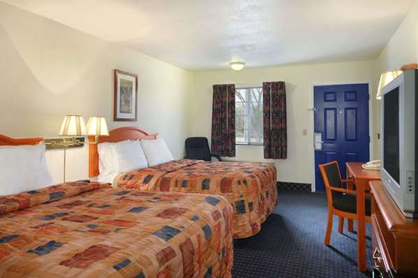  - Days Inn Lawrence