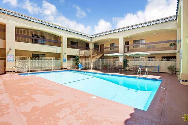 Pool - Days Inn & Suites Artesia