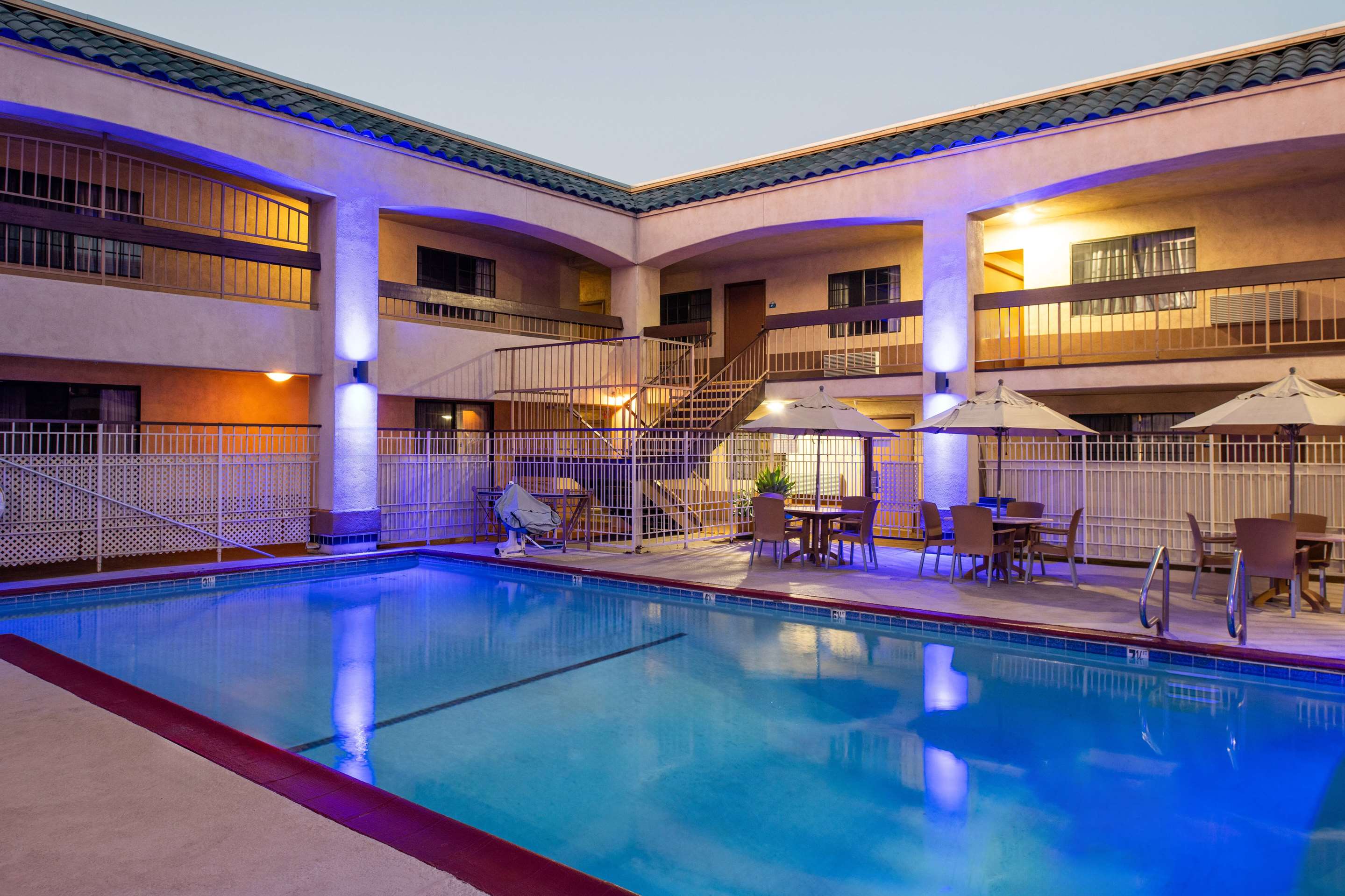 Pool | Days Inn & Suites by Wyndham Artesia