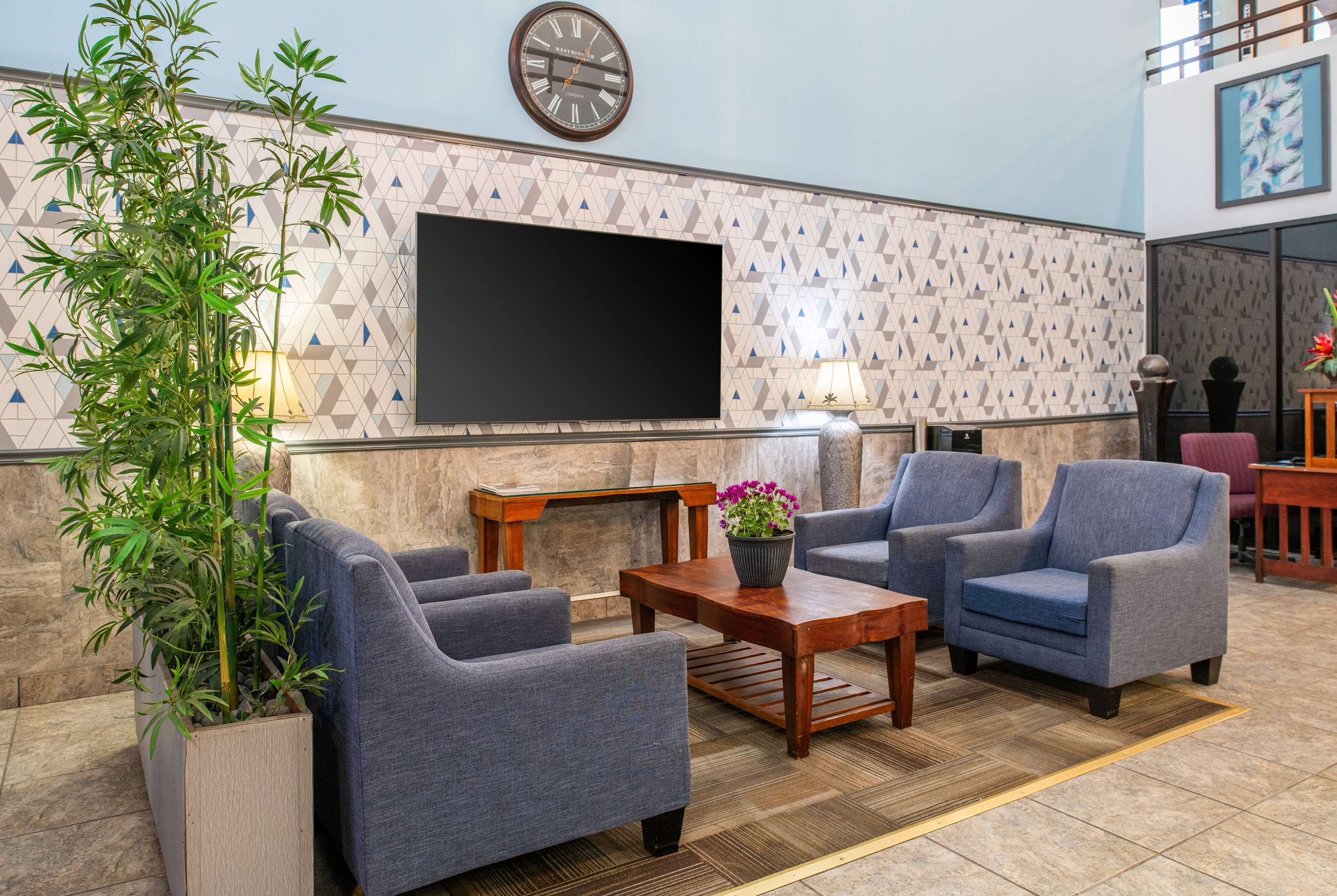 Lobby | Days Inn & Suites by Wyndham Artesia