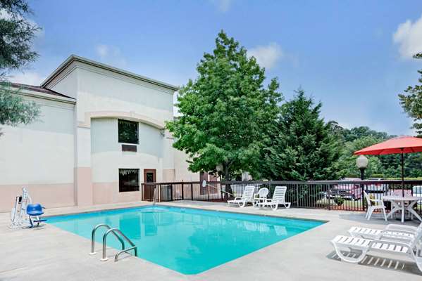 Pool - Days Inn Haw River - I-40 & I-85, Exit 150