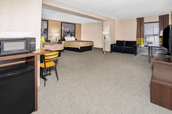 Suite - Super 8 Hotel Mt Laurel - NJ Turnpike, Exit 4