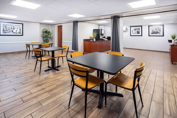  - Super 8 Hotel Mt Laurel - NJ Turnpike, Exit 4