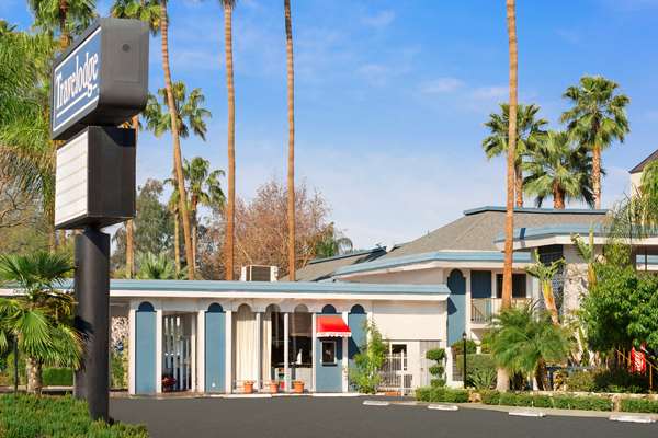 Exterior view - Travelodge Bakersfield