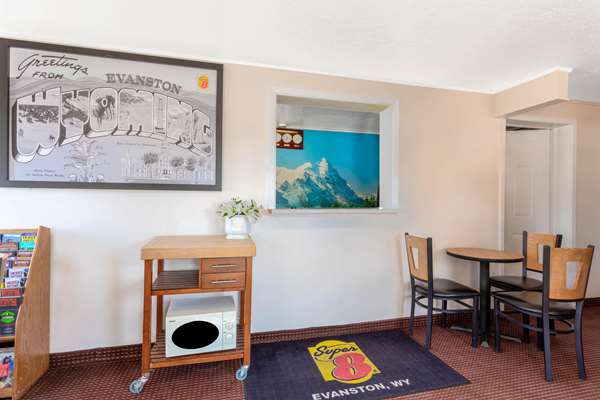  - Super 8 Motel Evanston - I-80, Exit 3