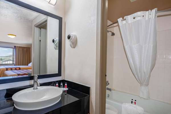  - Super 8 Motel Evanston - I-80, Exit 3