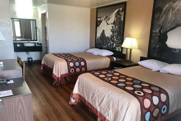  - Super 8 Motel Evanston - I-80, Exit 3