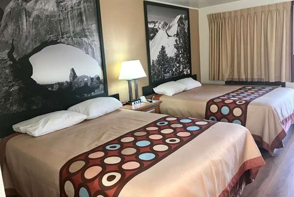  - Super 8 Motel Evanston - I-80, Exit 3