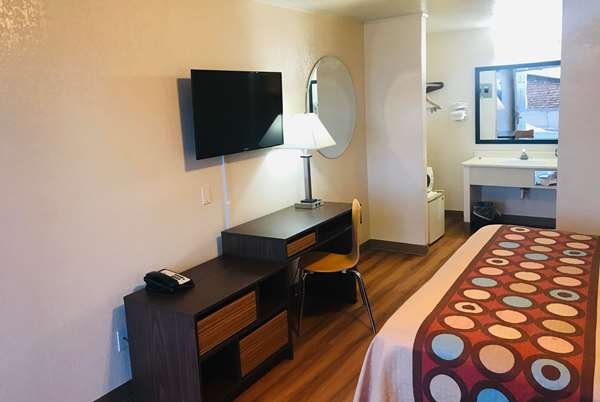  - Super 8 Motel Evanston - I-80, Exit 3