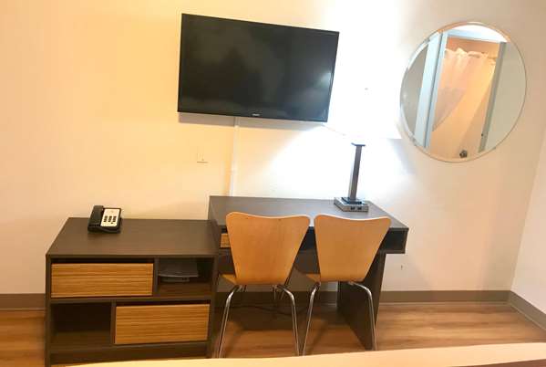  - Super 8 Motel Evanston - I-80, Exit 3