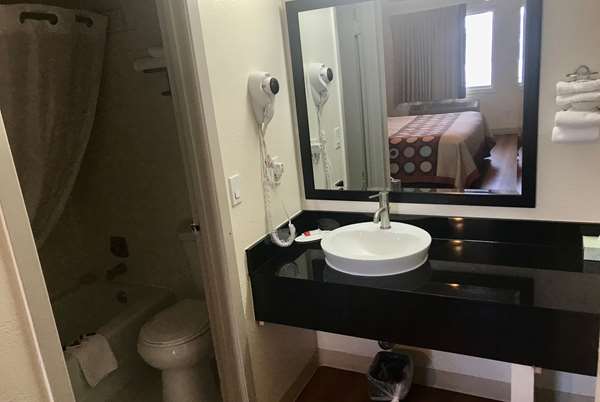  - Super 8 Motel Evanston - I-80, Exit 3