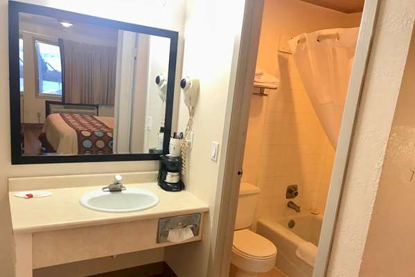  - Super 8 Motel Evanston - I-80, Exit 3