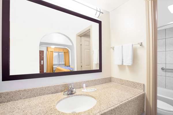  - Super 8 Motel Idabel