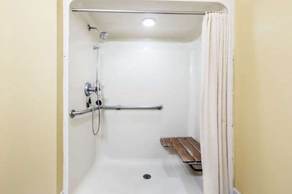  - Super 8 Hotel Midland