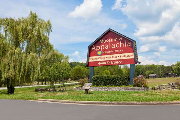  - Super 8 Motel Powell - I-75, Exit 112