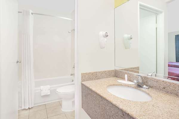  - Days Inn Turlock - CA 99, Exit 214