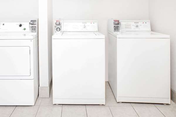 Amenities - Days Inn Turlock - CA 99, Exit 214