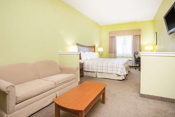  - Days Inn & Suites Swainsboro